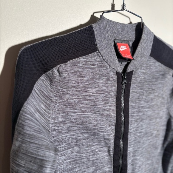 Nike Tech Bomber Jacket - Picture 4 of 8